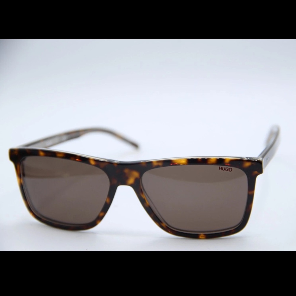ONE DAY SALE✨

HUGO BOSS Havana sunglasses